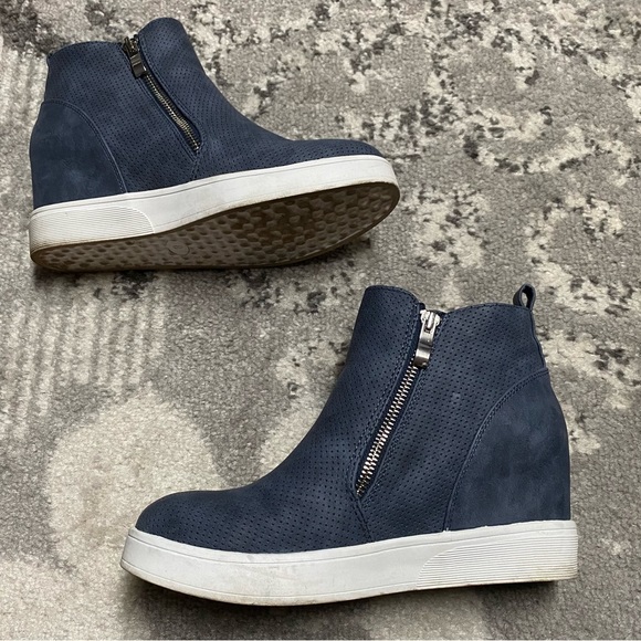 Journee Collection Pennelope Blue Laser Cut Zipper Top Wedge Sneakers - Picture 9 of 13